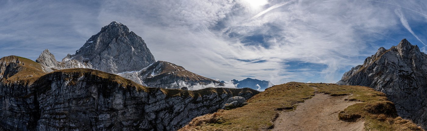 Panorama-Mangart_Mangartsko-sedlo_David-Stulc-Zornik.jpg