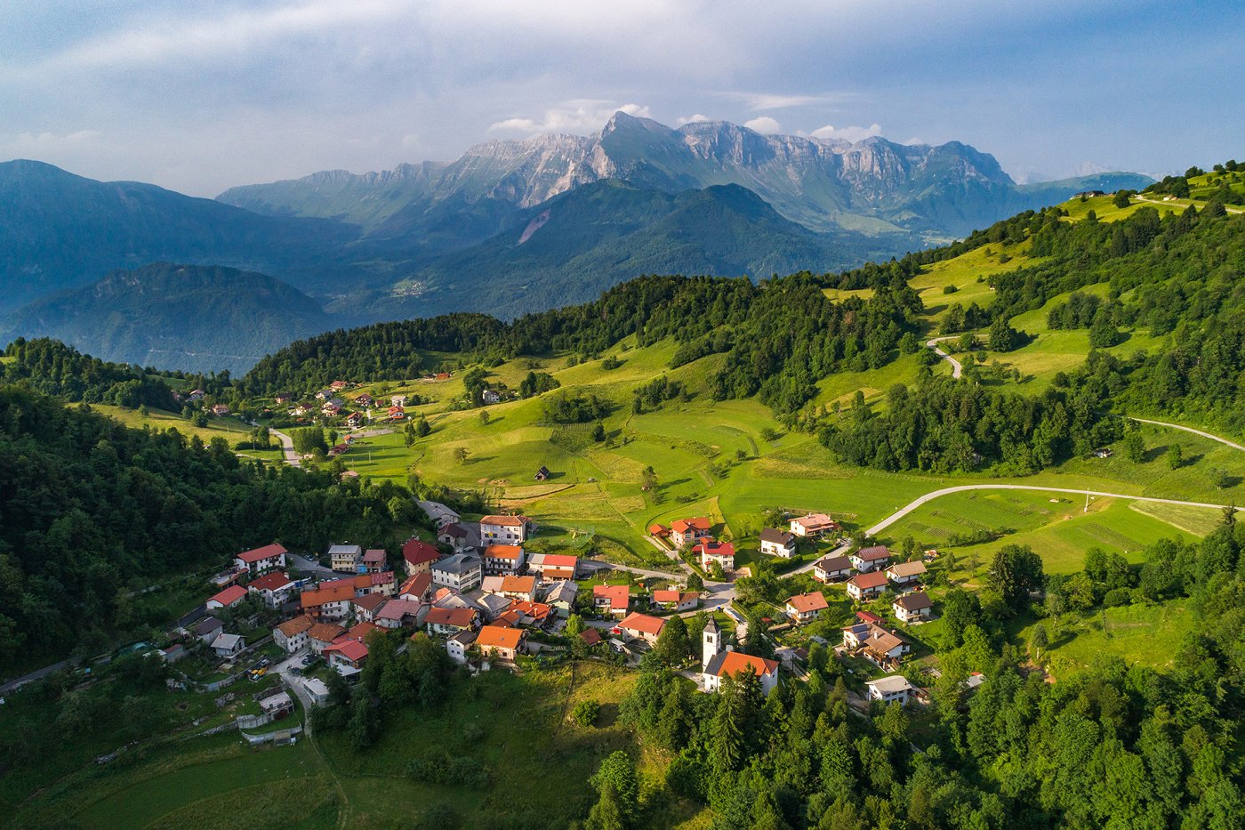 The Livška štorija hike follows scenic trails around Livek, combining beautiful views with local stories, tales, and friendly encounters between locals and visitors. The Livška štorija hike follows scenic trails around Livek, combining beautiful views with local stories, tales, and friendly encounters between locals and visitors.